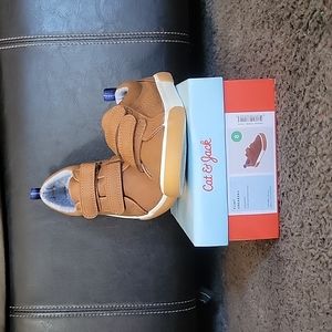 Toddler sneaker sz 8